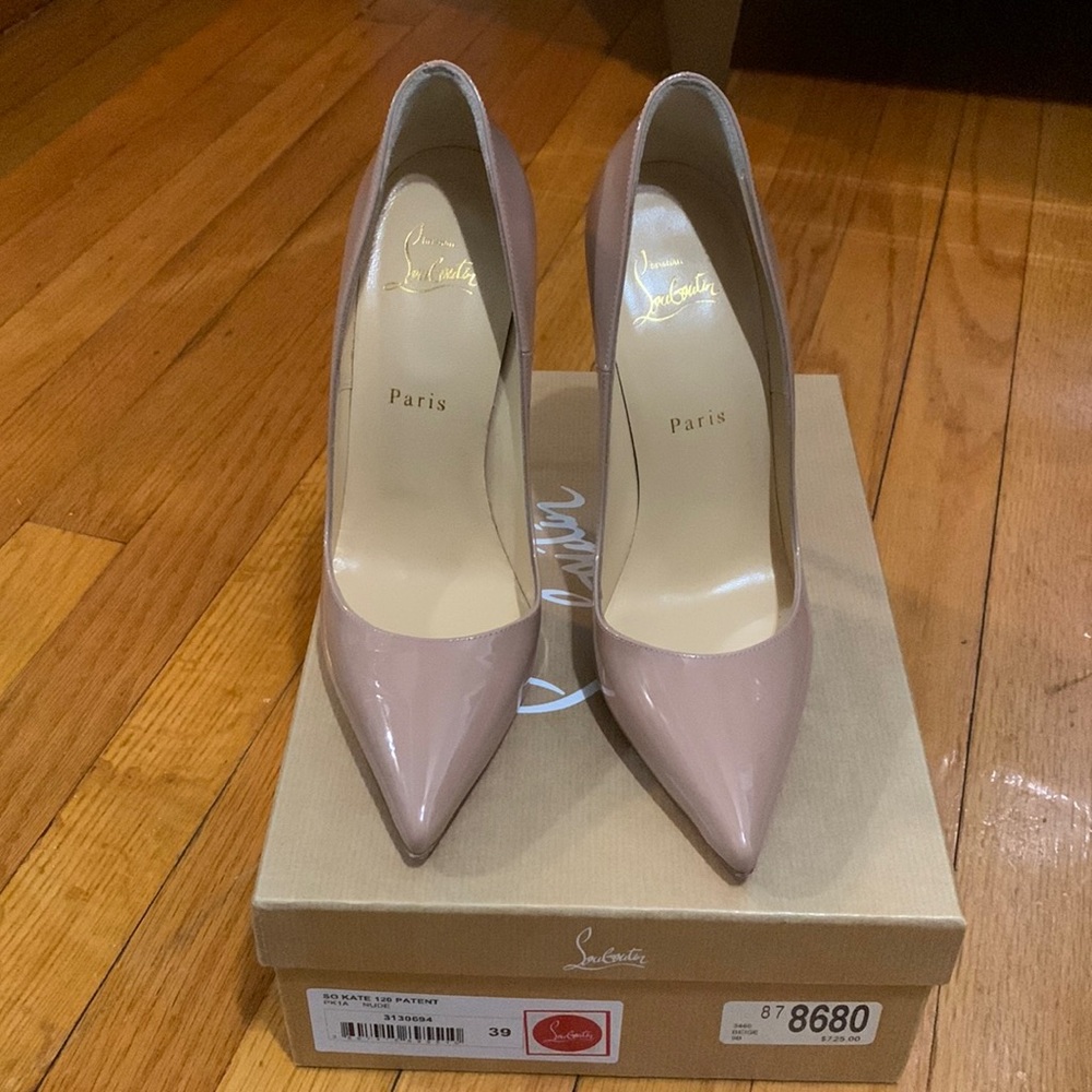 Christian Louboutin, Size 39, Nude